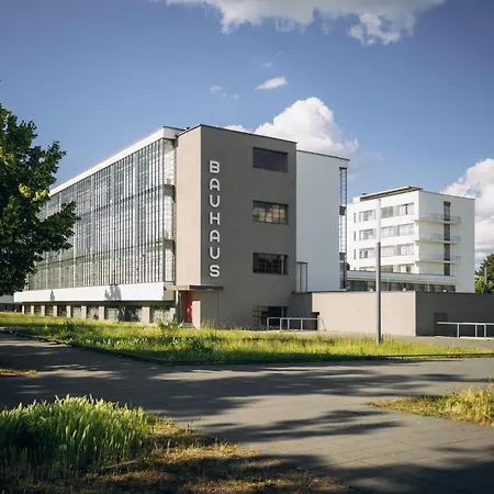 Luxus Am Bauhausmuseum Dessau-Rosslau